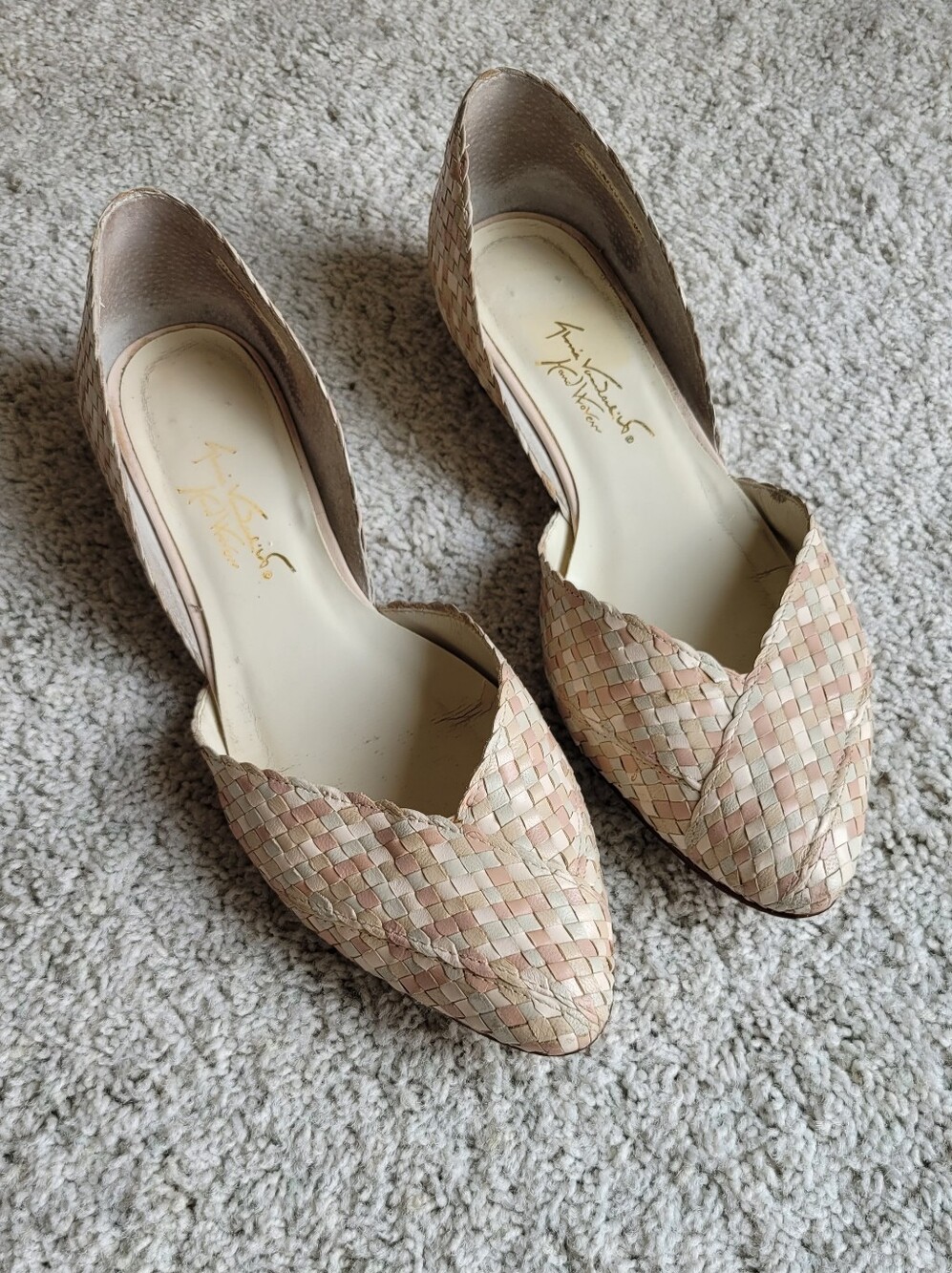 Soft Hand Woven GV Flat In Very Good Condition  10 1/2